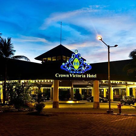 Crown Victoria Hotel Tulungagung Esterno foto