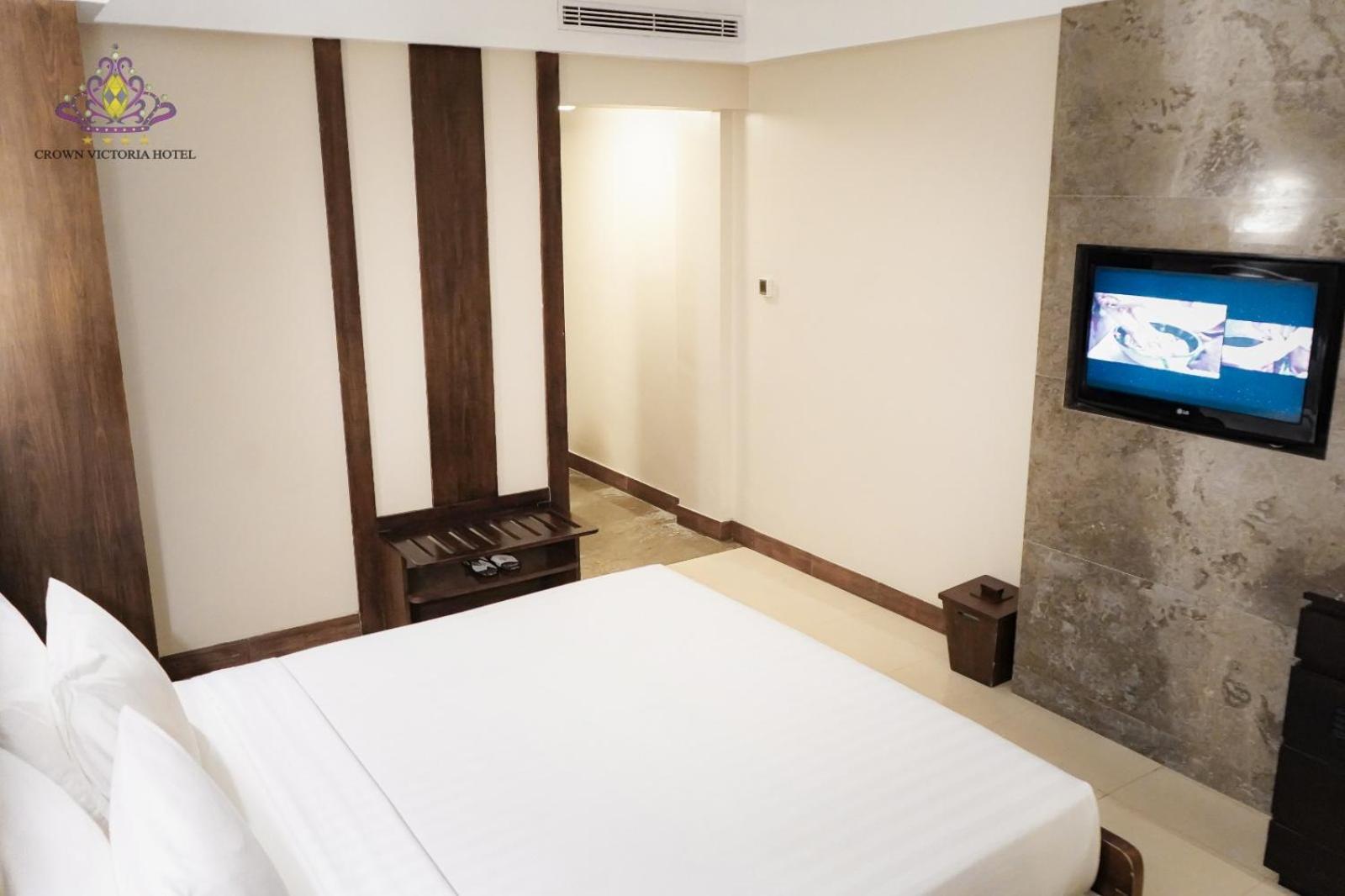 Crown Victoria Hotel Tulungagung Esterno foto