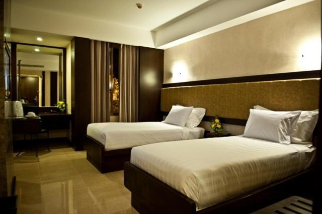 Crown Victoria Hotel Tulungagung Camera foto